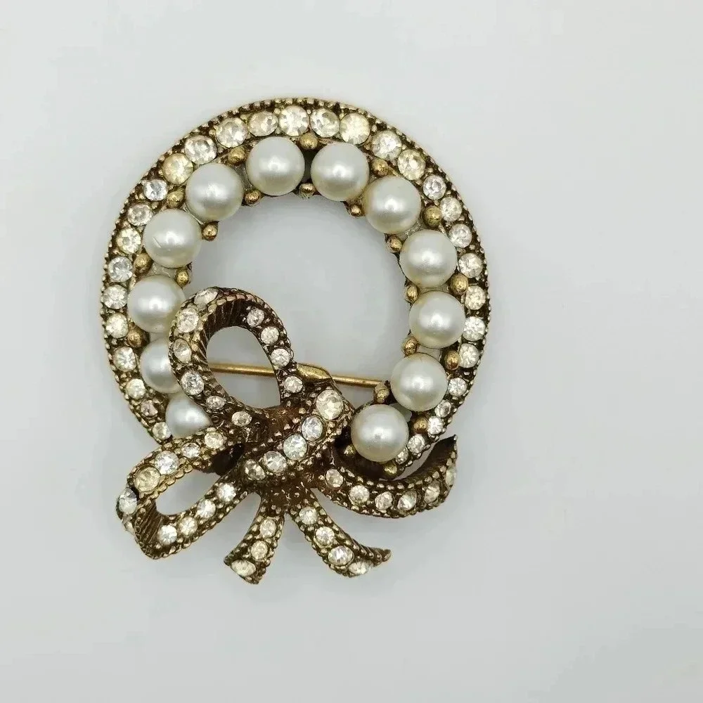Stylish Antique Gold Tone Faux Pearls and Rhinestone Accents Bow Pin Brooch